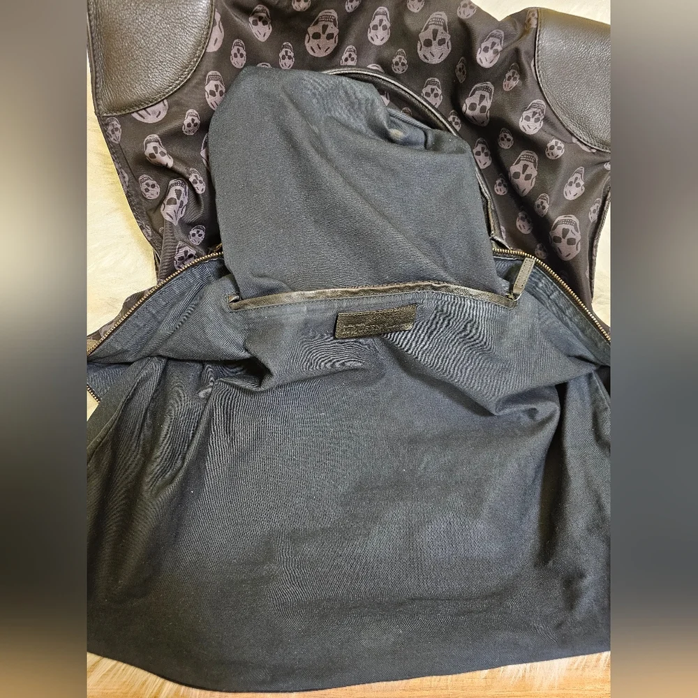 🎉🎉🎉HOST PICK🎉🎉🎉Alexander McQueen - Faithful De-Manta Tote - Picture 14 of 17